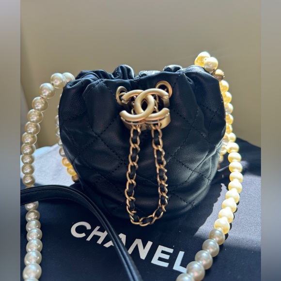 CHANEL “about pearls” mini quilted bag - never been worn - Like New✨ - Picture 4 of 12